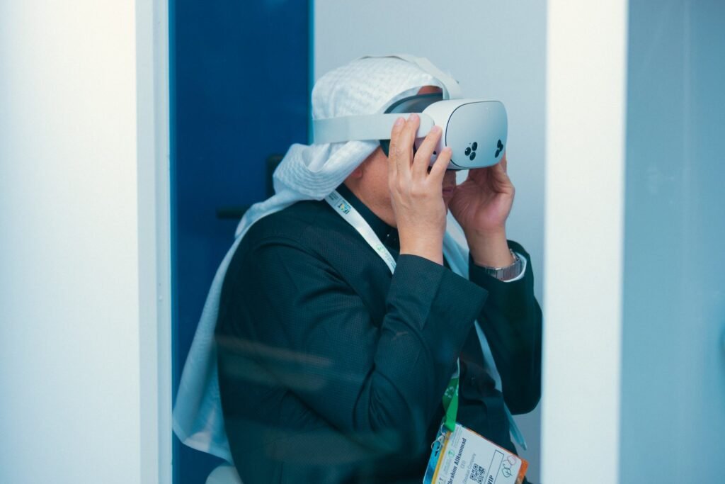 تجربة الواقع الافتراضي VR – العبيكان للزجاج والورقيات في معرض IFAT